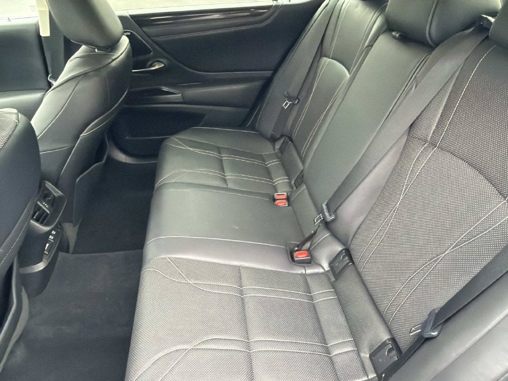 2021 Lexus ES 300h Luxury