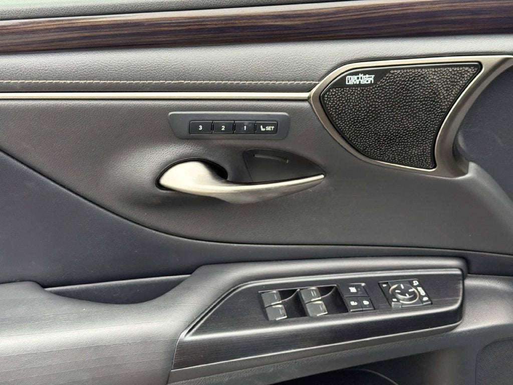 2021 Lexus ES 300h Luxury
