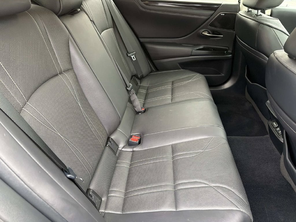 2021 Lexus ES 300h Luxury