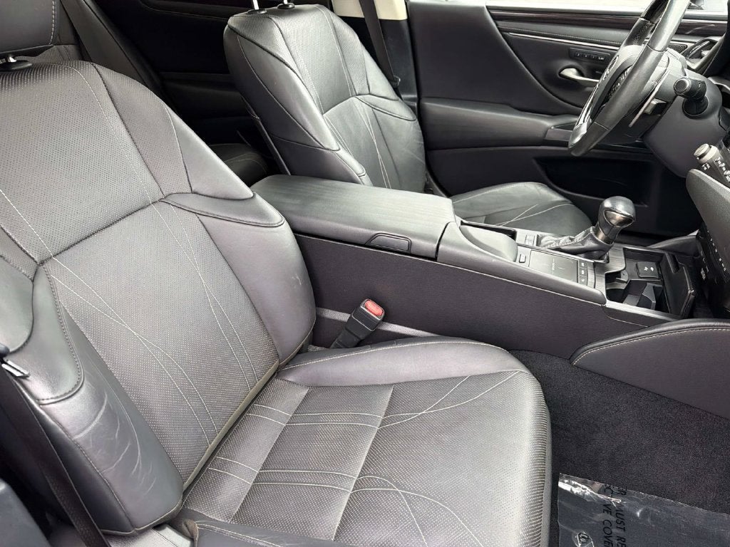 2021 Lexus ES 300h Luxury