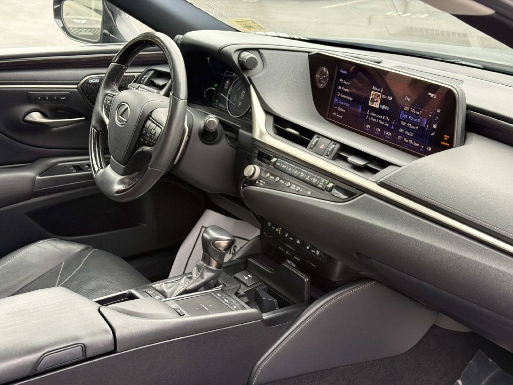 2021 Lexus ES 300h Luxury