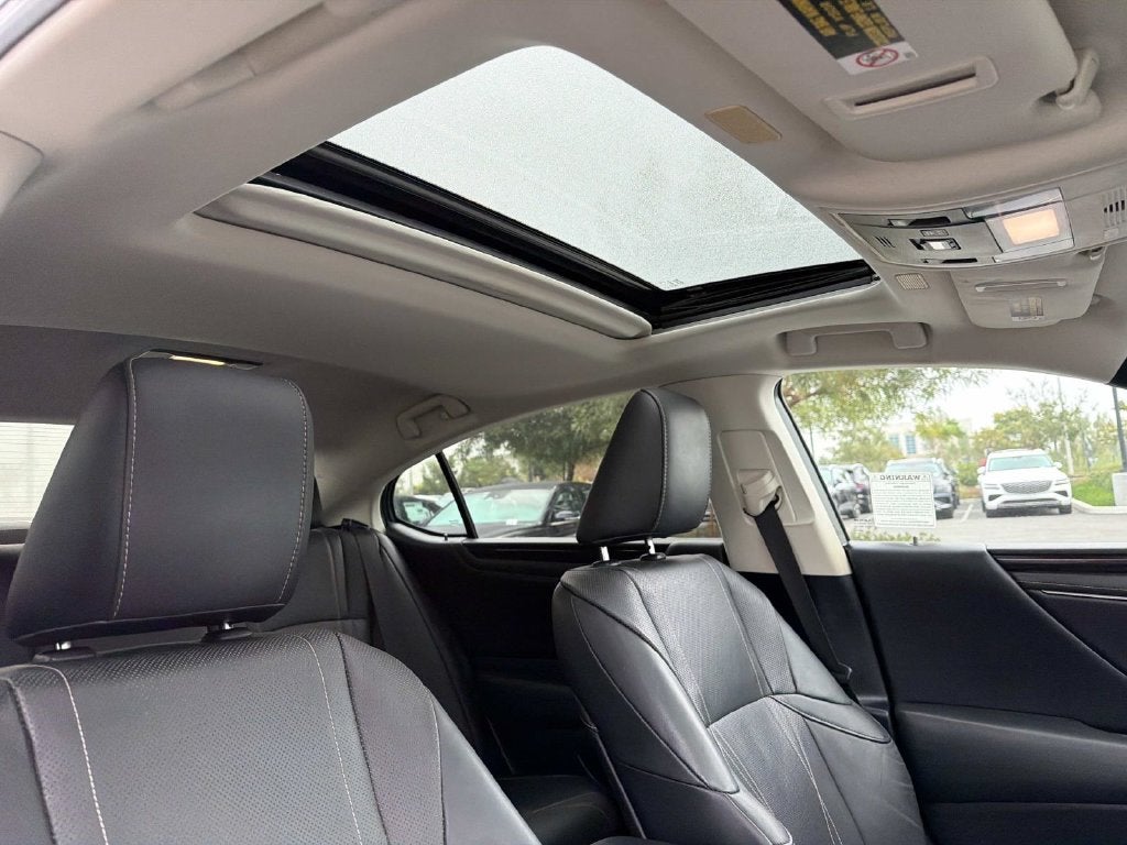 2021 Lexus ES 300h Luxury