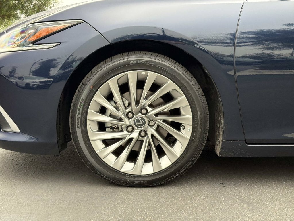 2021 Lexus ES 300h Luxury