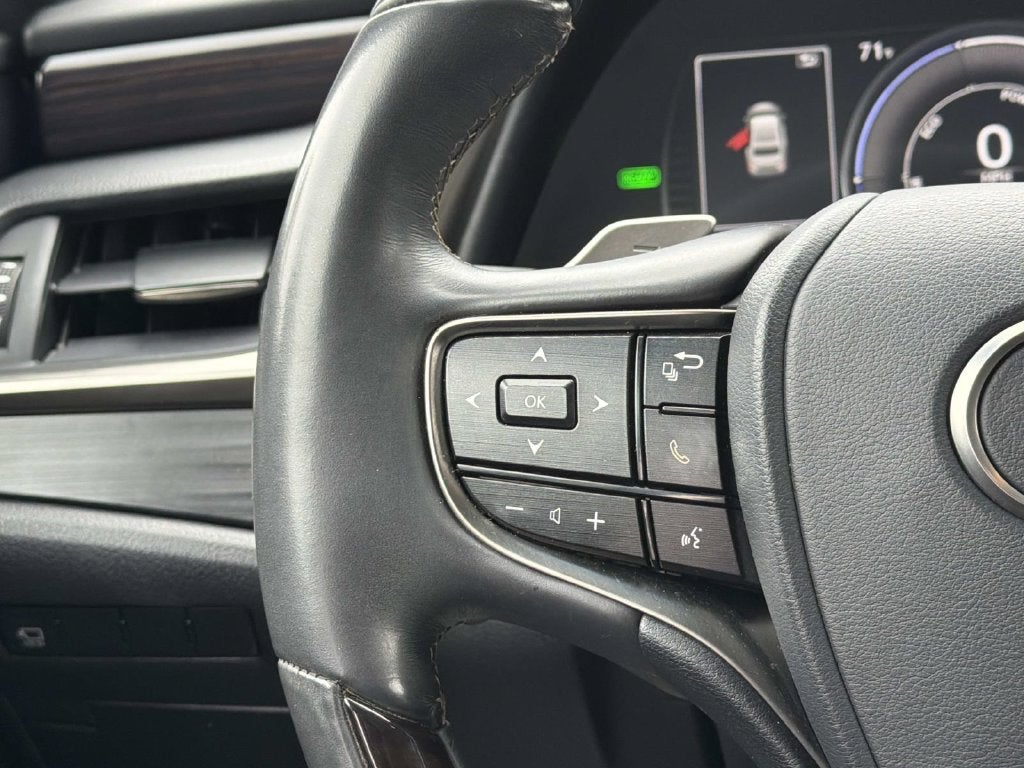2021 Lexus ES 300h Luxury