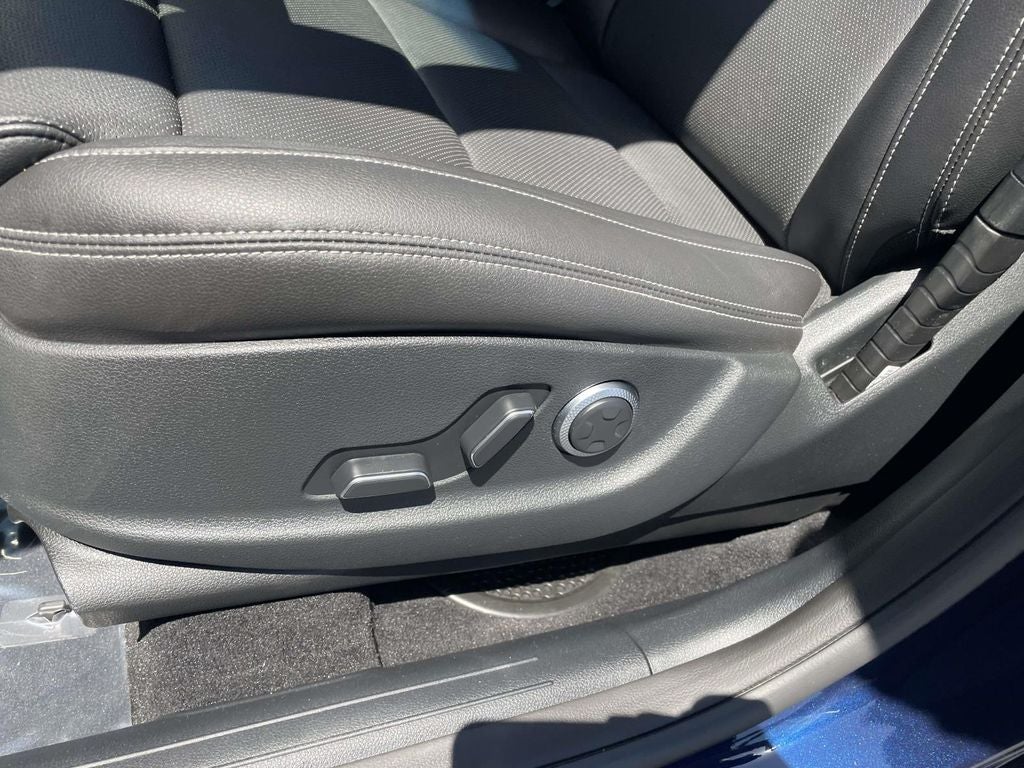 2024 Genesis GV70 2.5T Select