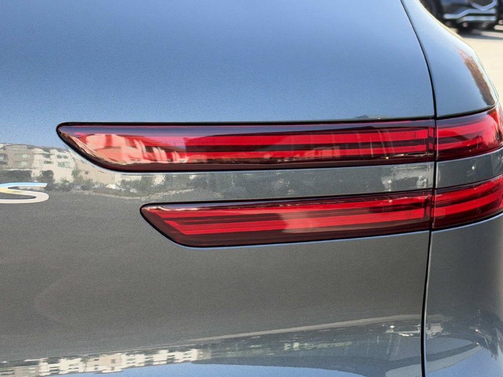 2027 Genesis GV70 2.5T