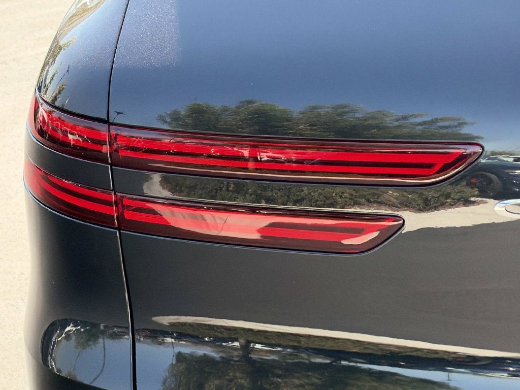 2027 Genesis GV70 2.5T