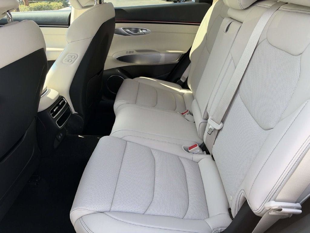 2027 Genesis GV70 2.5T ADVANCED