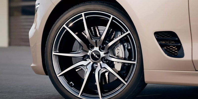 Genesis G70 tires